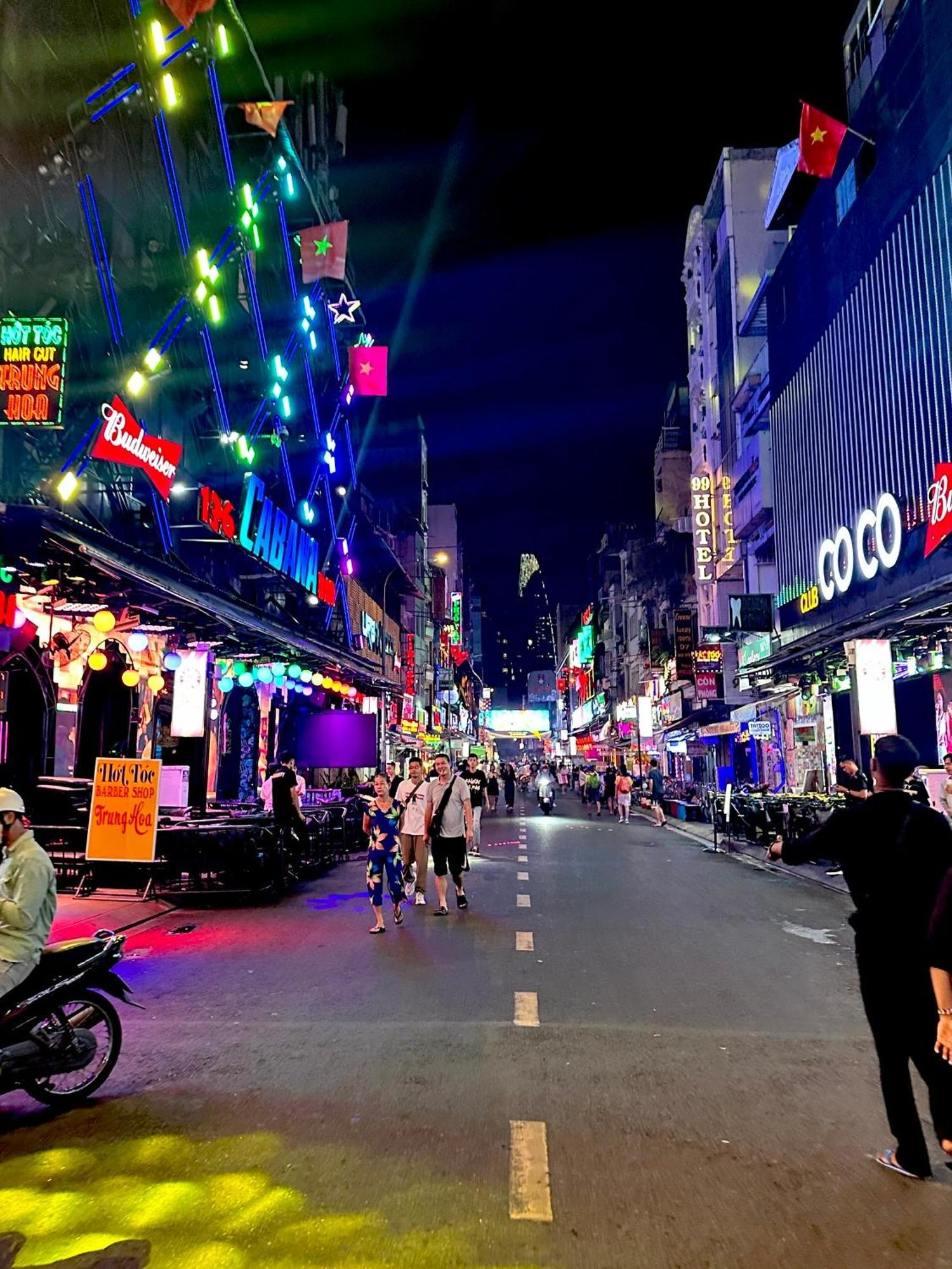 The Hidden Hogwarts - Nearly Bui Vien Walking Street Aparthotel Ho Chi Minh-staden Exteriör bild