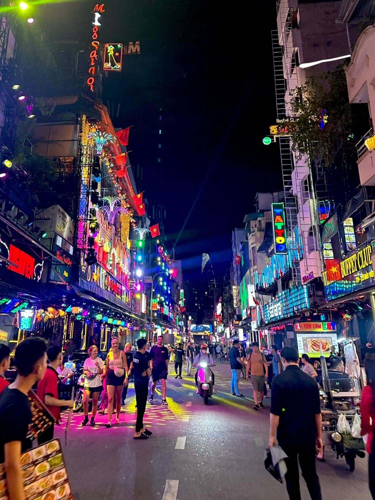 The Hidden Hogwarts - Nearly Bui Vien Walking Street Aparthotel Ho Chi Minh-staden Exteriör bild